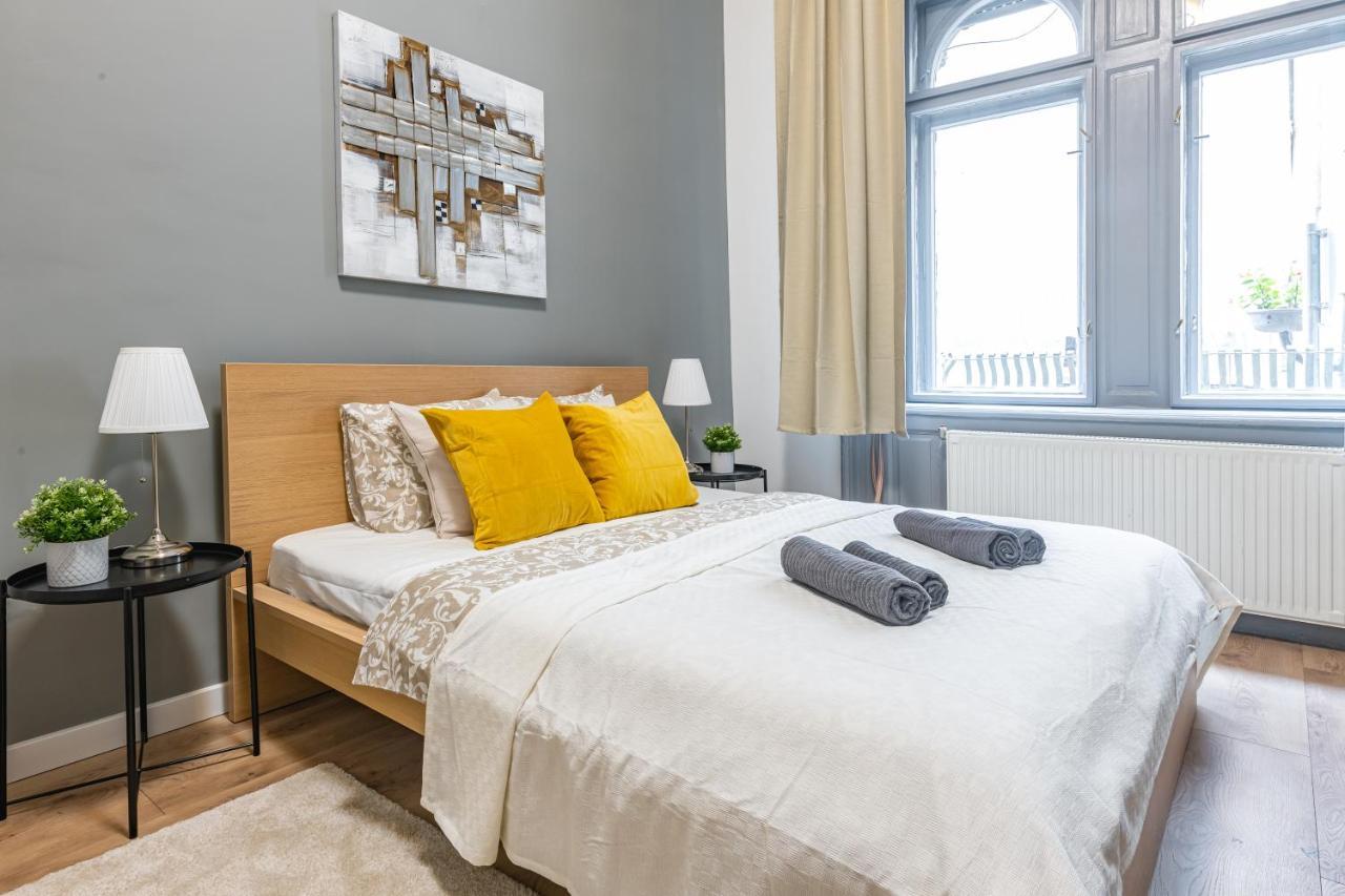 Deluxe Kazincy Apartment In The Heart Of Budapest Luaran gambar