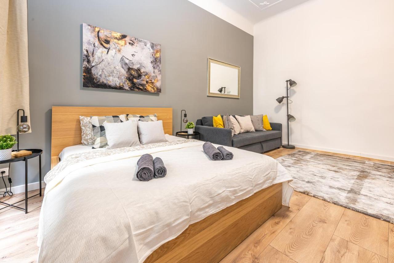 Deluxe Kazincy Apartment In The Heart Of Budapest Luaran gambar