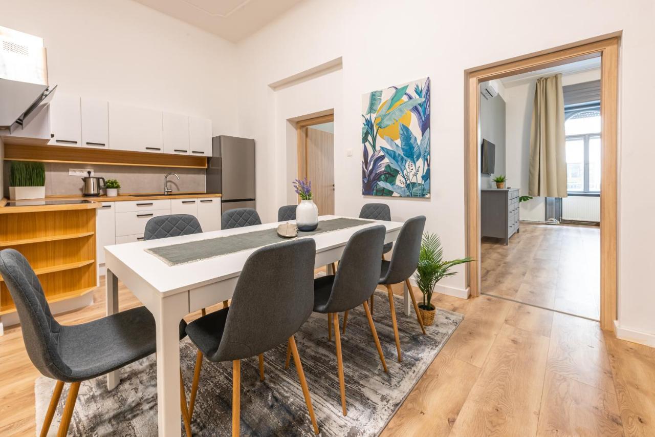 Deluxe Kazincy Apartment In The Heart Of Budapest Luaran gambar