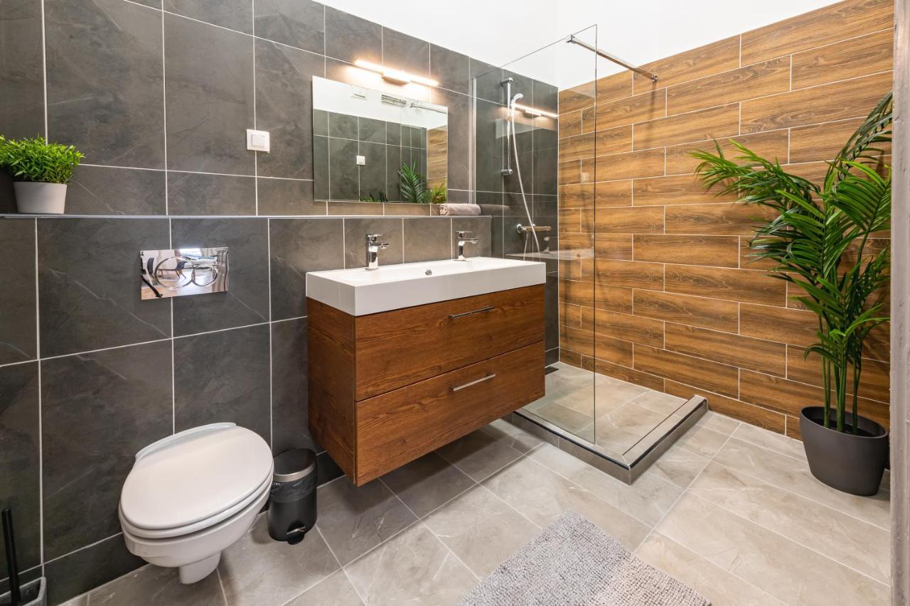 Deluxe Kazincy Apartment In The Heart Of Budapest Luaran gambar