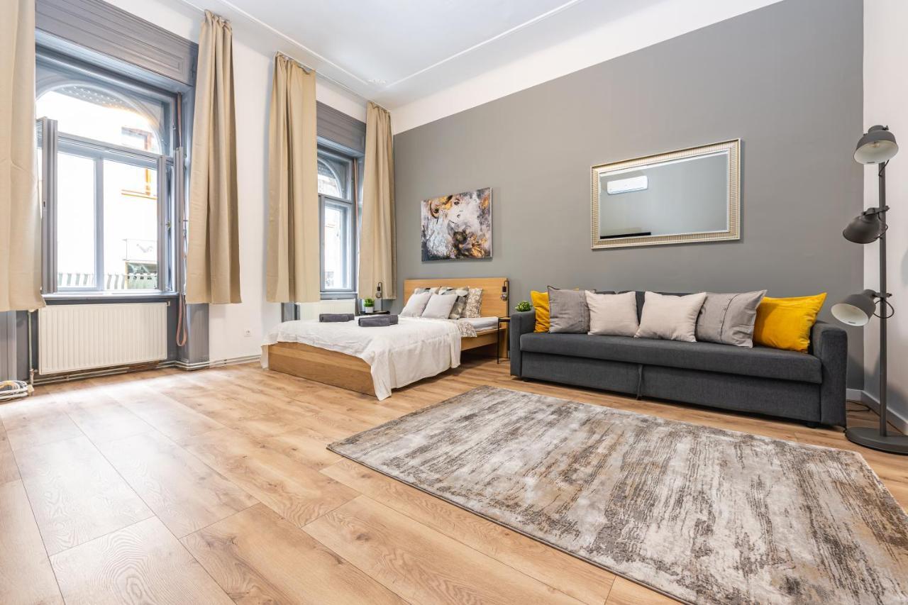 Deluxe Kazincy Apartment In The Heart Of Budapest Luaran gambar