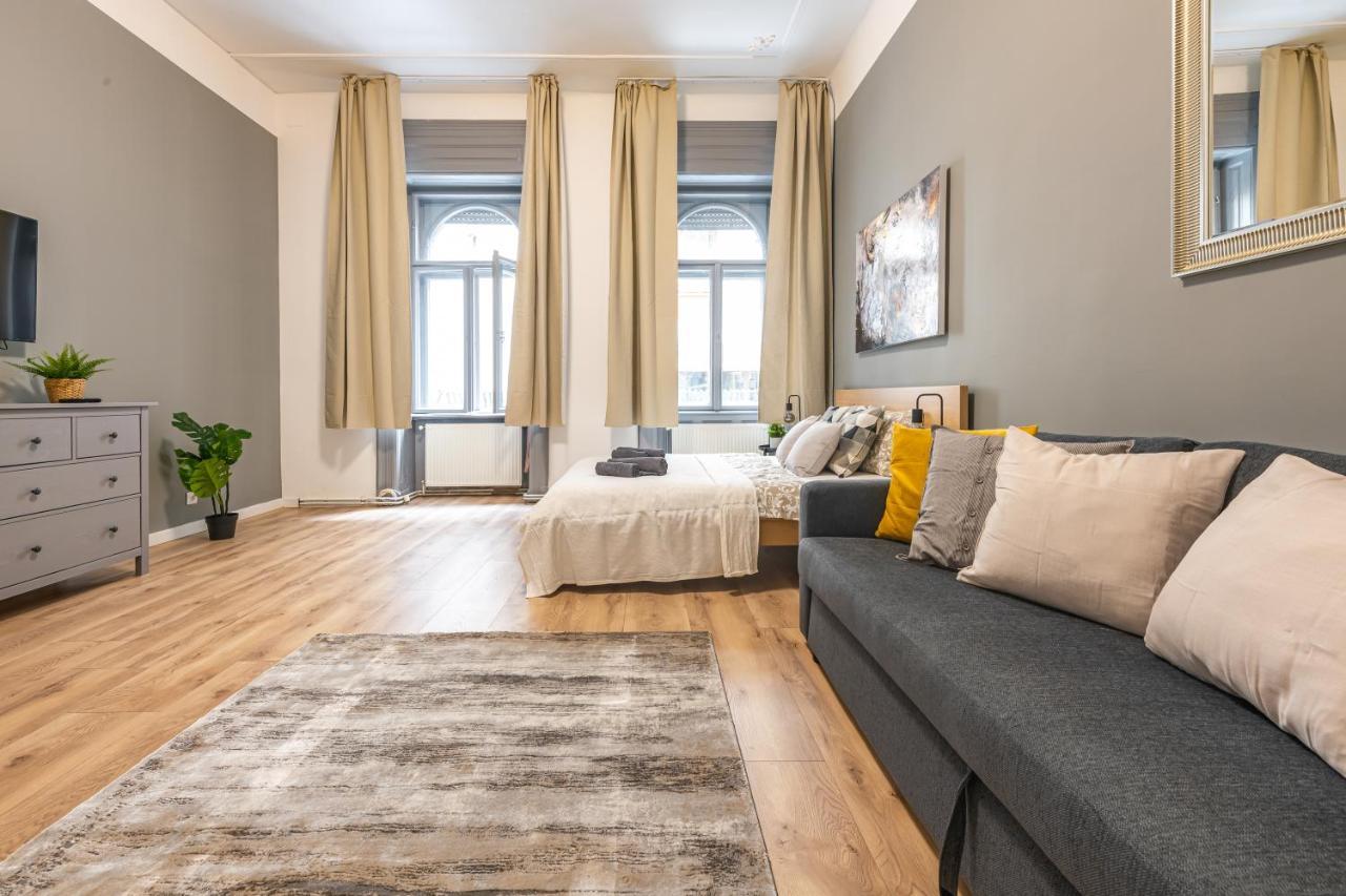 Deluxe Kazincy Apartment In The Heart Of Budapest Luaran gambar