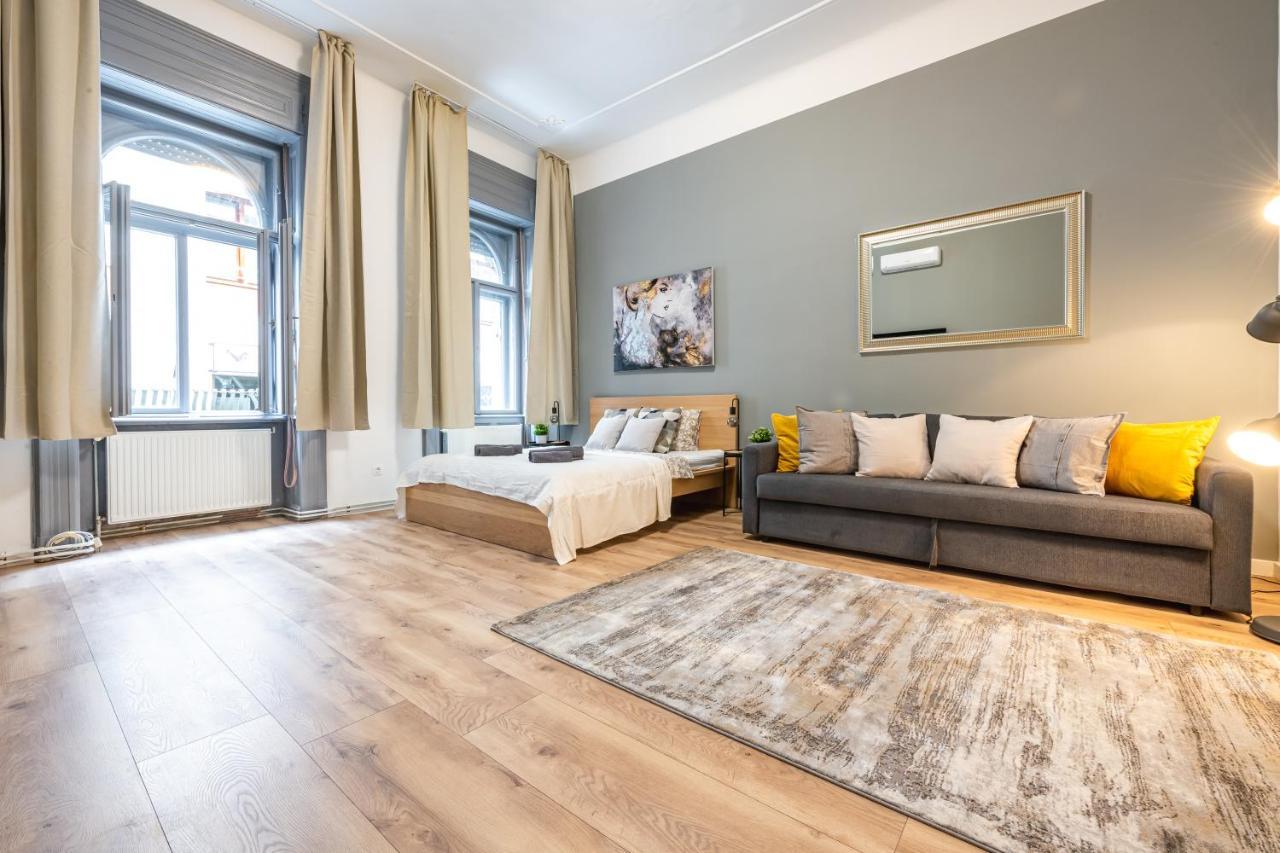 Deluxe Kazincy Apartment In The Heart Of Budapest Luaran gambar