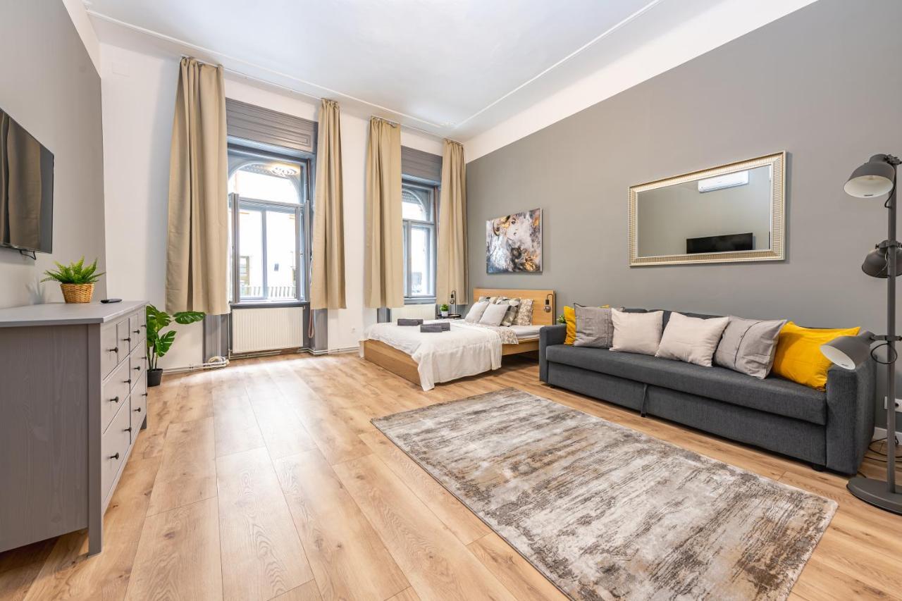 Deluxe Kazincy Apartment In The Heart Of Budapest Luaran gambar