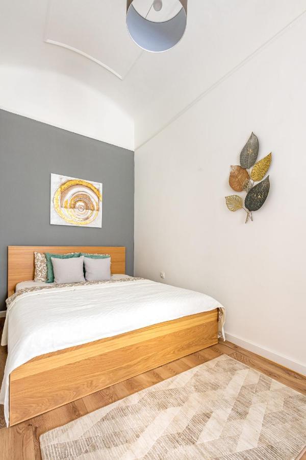 Deluxe Kazincy Apartment In The Heart Of Budapest Luaran gambar