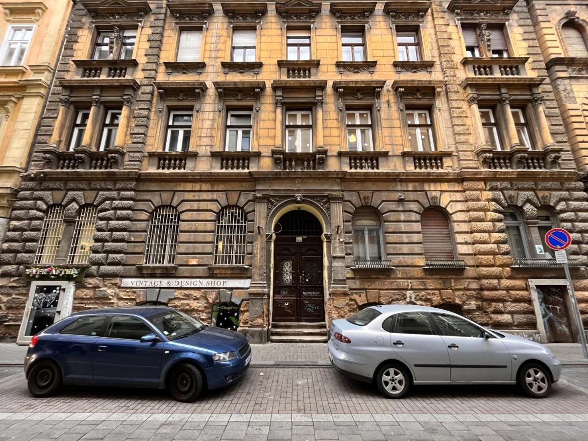 Deluxe Kazincy Apartment In The Heart Of Budapest Luaran gambar
